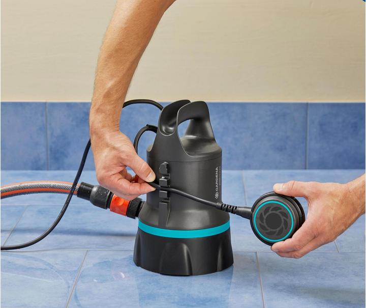 Immagine prodotto Gardena Pompa sommergibile per acque chiare 9000 (Pompa per acqua pulita, Pompa a barile di pioggia)