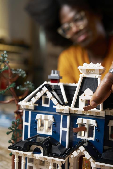 Actual product image LEGO Stranger Things: The Creel House (11370, LEGO Icons)