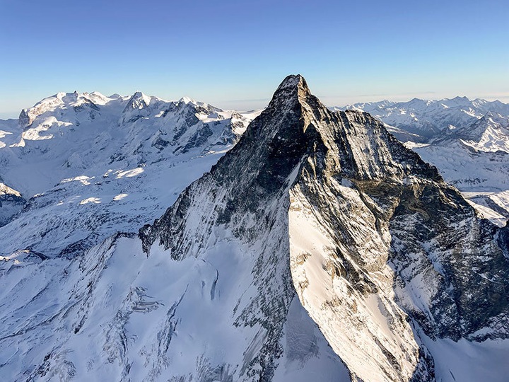Produktbild Smartbox Panorama-Helikopterflug für 1 Std. 30 Min. von Lodrino zum Matterhorn für 4 Personen (4 Pers.)
