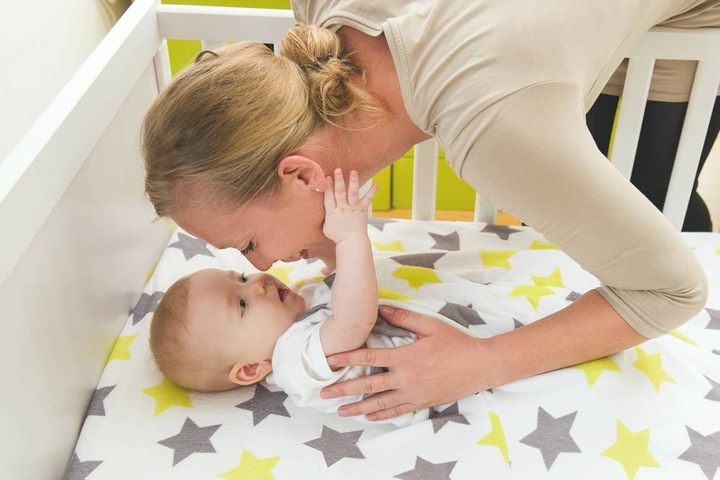 Produktbild Zewi Romper aus Frottee-Limette Sterne (50)