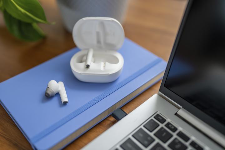 Actual product image Poly HP Poly Voyager Free 60/60+ Replacement Earbuds White 2 Pieces