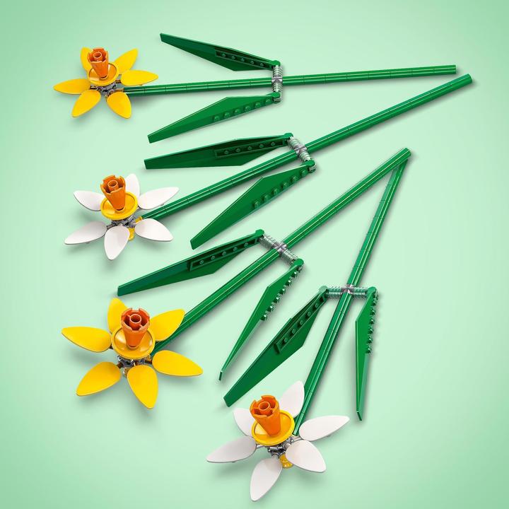 Actual product image LEGO Daffodils (40747, LEGO Iconic)
