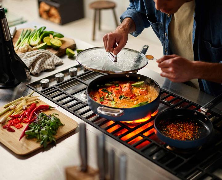 Actual product image Joseph Joseph Space saucepan retractable handle with lid D23cm (Frying pan, Aluminium, 28 x 12.80 cm)