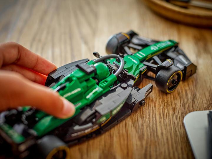 Produktbild LEGO Aston Martin Aramco F1 AMR24 Rennauto (77245, LEGO Speed Champions)