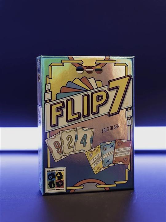 Actual product image Brain Games Flip 7 Kāršu spēle EN (English, 3 Players)