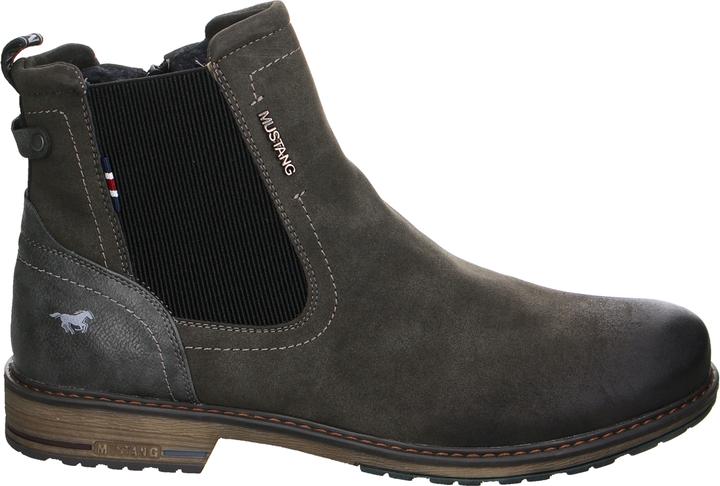 Actual product image Mustang Masculine yet timeless, the manufacturer presents this ankle boot for colder days i (42)