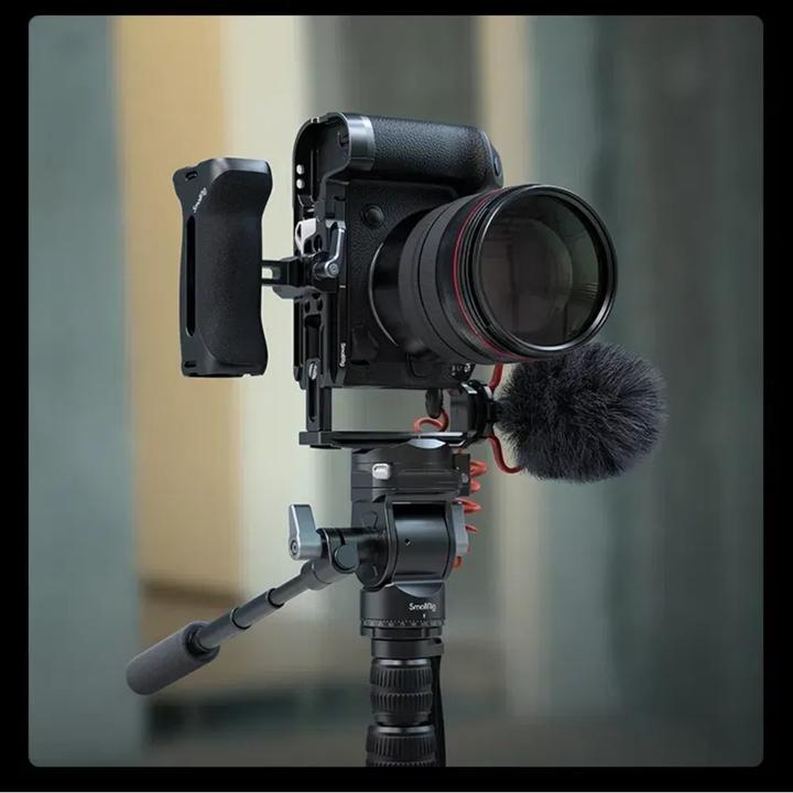 Actual product image SmallRig L-bracket mounting plate for Canon EOS R5 Mark II