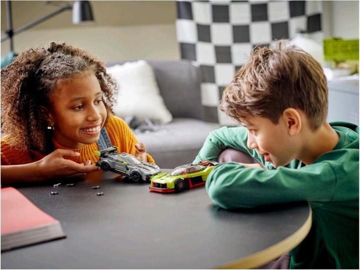 Immagine prodotto LEGO Aston Martin Valkyrie AMR Pro & Aston Martin Vantage GT3 (76910, LEGO Speed Champions)
