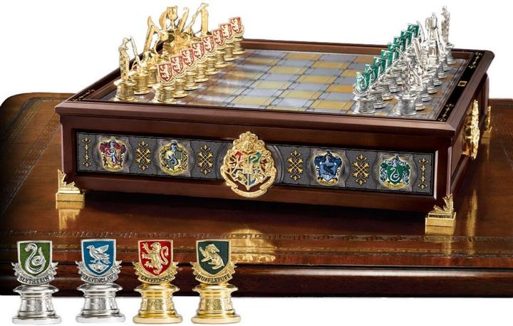 Produktbild Noble Collection Harry Potter Die Häuser Hogwarts Quidditch
