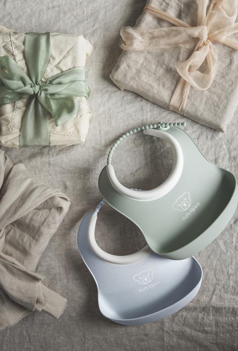 Immagine prodotto BabyBjörn Small Baby Bib, 2 pack, Powder Green / Powder Blue