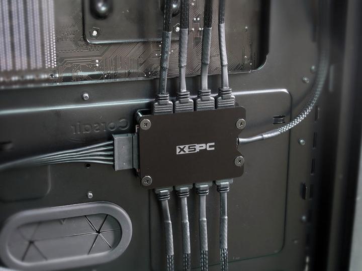 Produktbild XSPC 8-fach, 3-Pin, 5V, Addressable RGB Splitter Hub - SATA Powered