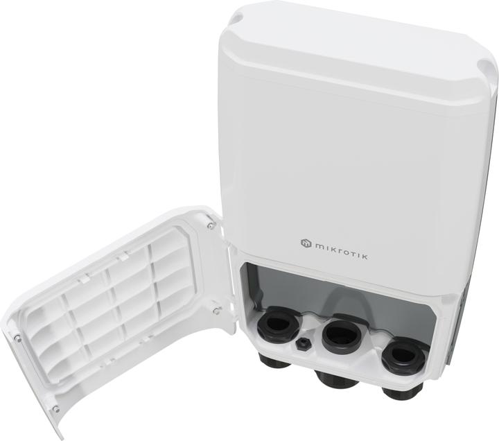 Produktbild MikroTik CRS504-4XQ-OUT network switch Managed L3 Fast Ethernet (10/100) Power over Ethernet (PoE) (4 Ports)