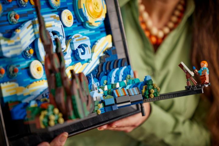 Actual product image LEGO Vincent van Gogh - Starry night (21333, LEGO Rare Sets, LEGO Icons)