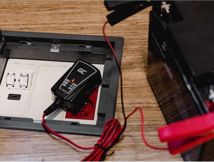 Image du produit GreenCell ACAGM06 chargeur automatique, sortie Green Cell do rechargeable 6V (12V, 6V, 1 A)