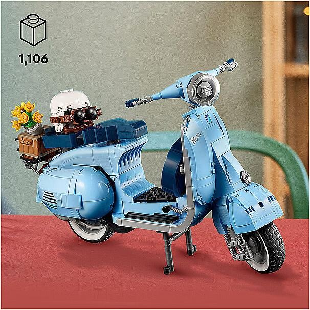 Actual product image LEGO Vespa 125 (10298, LEGO Icons, LEGO Rare Sets)