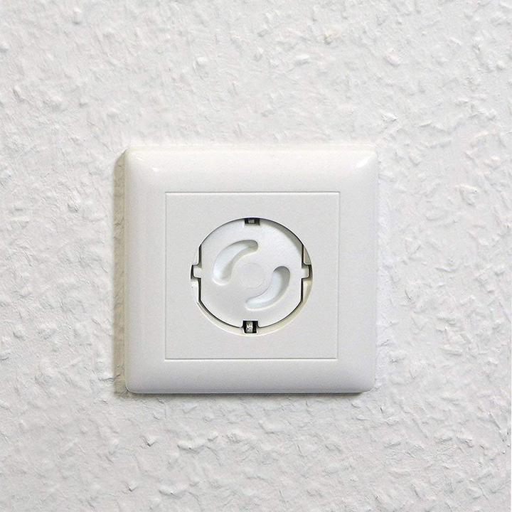 Actual product image Intirilife Socket cover