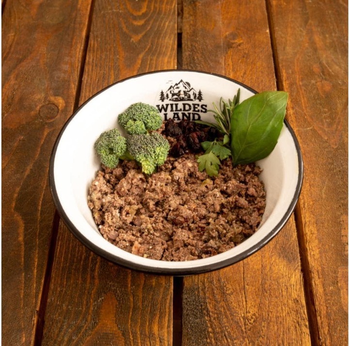 Immagine prodotto Wildes Land Cibo umido Vitello con Broccoli, Rosa Canina ed Erbe Selvatiche 400 g (Adulto, 1 pz., 1000 g)