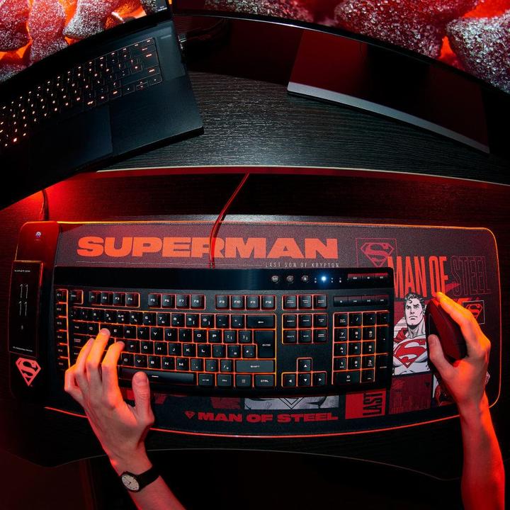 Produktbild Numskull Superman - Oversize Gaming Mat and Mobile Charger /Movies and TV-show (XXL)
