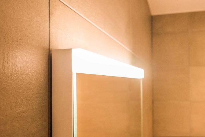 Produktbild Schneider LOW plus LED Lichtspiegel, 1195x38x731, mit Spiegelheizung