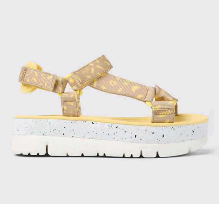 Actual product image Camper Oruga Up (36)