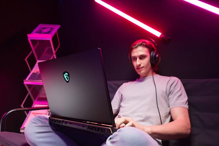 Immagine prodotto MSI Raider GE78 (17", 2000 GB, 32 GB, DE, Intel Core i9-13980HX)