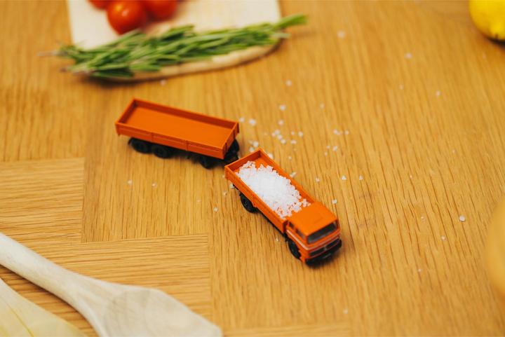 Actual product image Carson 1:87 MB 1620 Pritsche m.Anh.100% orange