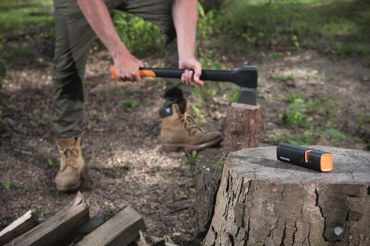 Actual product image Fiskars Axe and knife sharpener