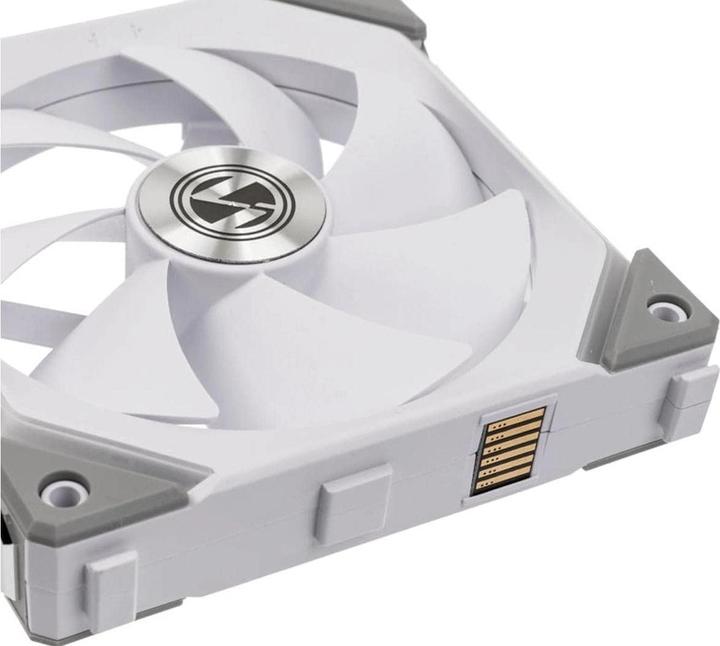 Actual product image Lian-Li UNI FAN SL120 RGB PWM fan, pack of 3 (120 mm, 3 x)