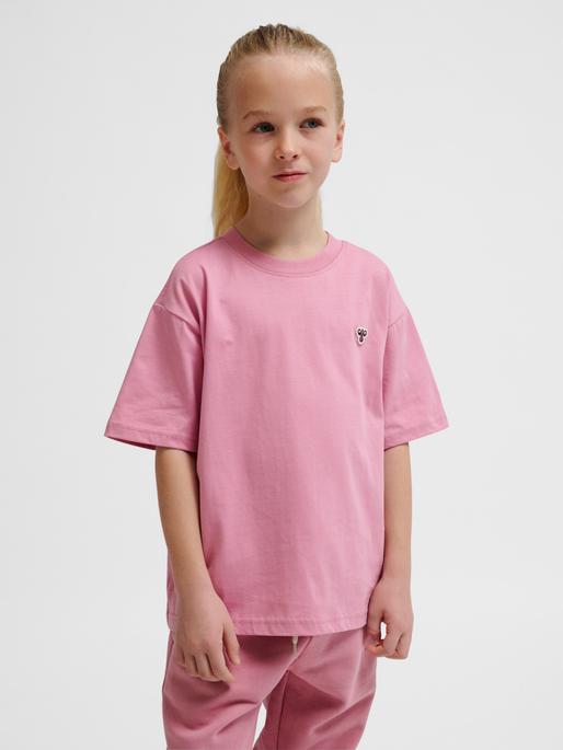 Actual product image hummel hmlJR LOOSE T-SHIRT S/S BEE (10XL, 11XL, 12XL)