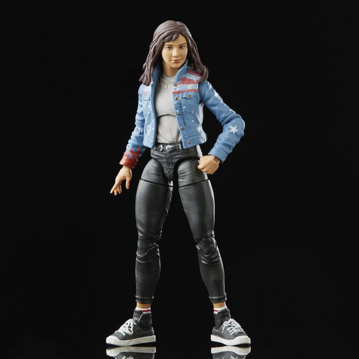Produktbild Hasbro Legends Series America Chavez Action Sammelfigur (15 cm), 2 Accessoires und 1 Build-A-Figure