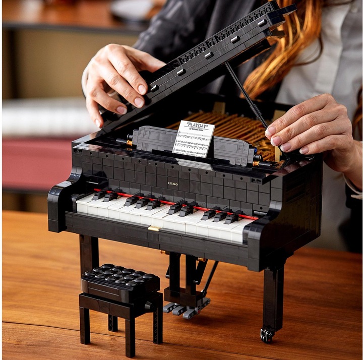 Actual product image LEGO Concert grand piano (21323, LEGO Ideas, LEGO Rare Sets)