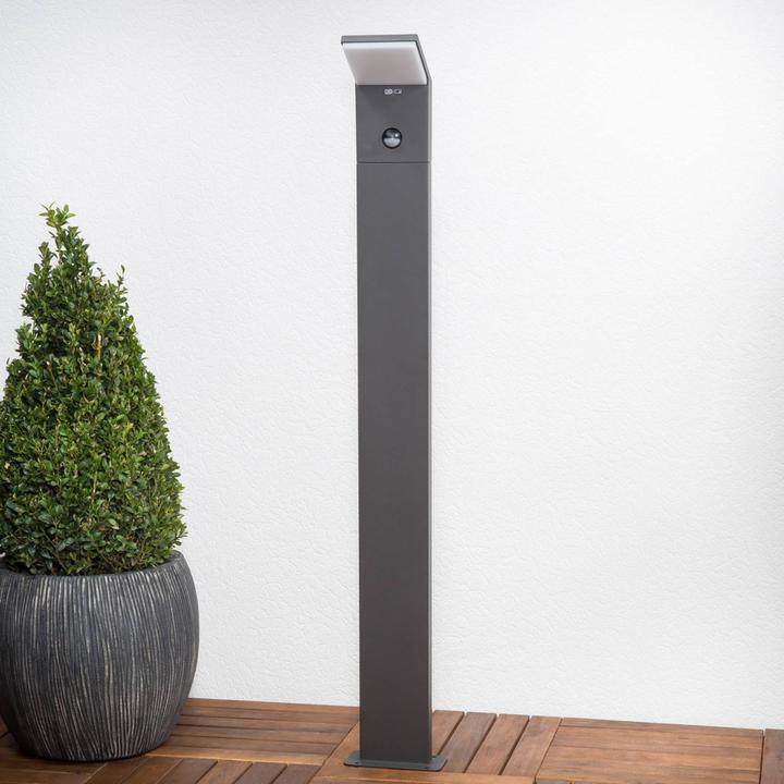 Actual product image Lucande Nevio LED garden light H100 w/Sensor Graphite (680 lm, IP54)