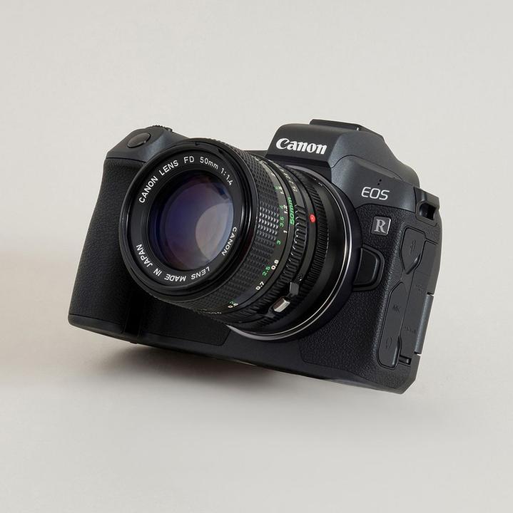 Actual product image Urth FD lens to RF bayonet adapter