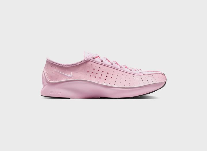 Noir, pink foam