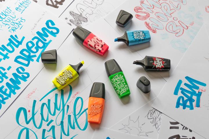 Produktbild STABILO Boss Mini Snooze 6er Etui (Rose, Orange, Gelb, Grün, Blau, Schwarz, 5 mm, 6 x)