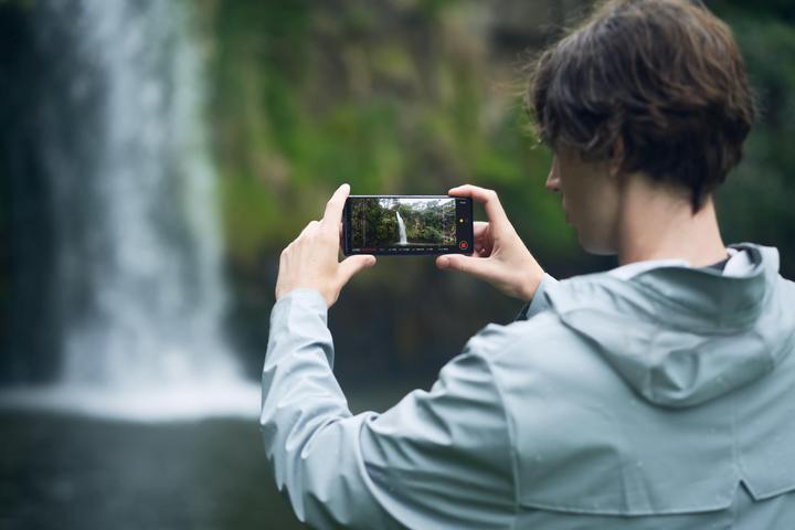 Produktbild Sony Xperia 1 (128 GB, Grey, 6.50", Hybrid Dual SIM, 4G)