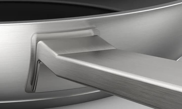 Actual product image Siemens EX645LYC1E + HZ9CF240, induction hob, pan, EX96VIS3