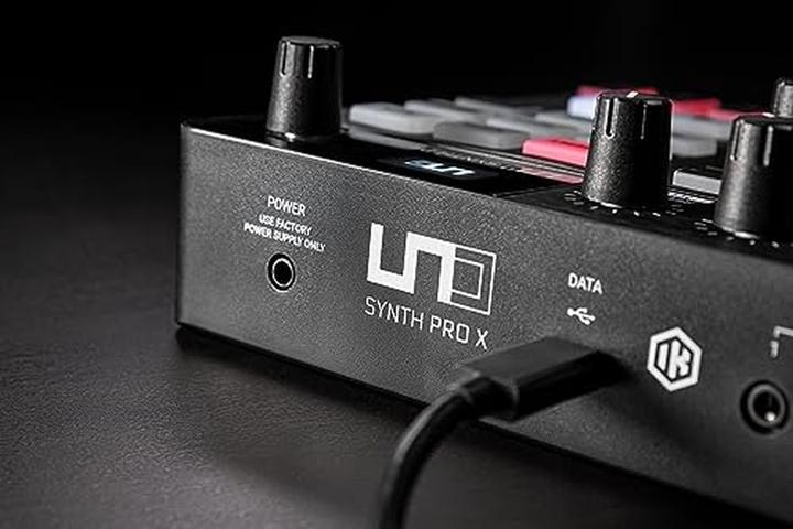 Produktbild IK Multimedia UNO Synth PRO X