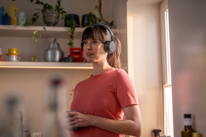 Actual product image Philips TAH4209BK/00 (No noise cancelling, 55 h, Wireless)