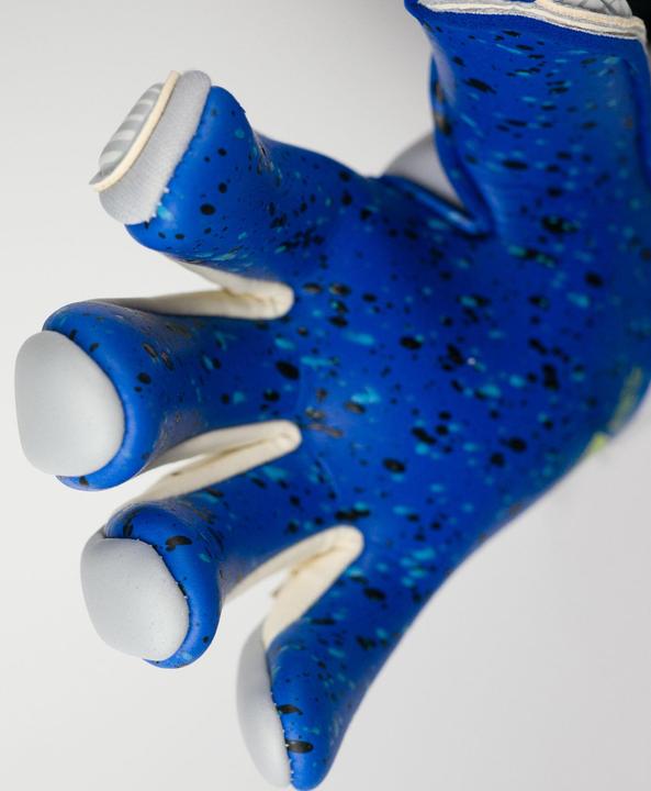 Actual product image Reusch Attrakt Fusion Guardian Goalkeeper Glove (11)