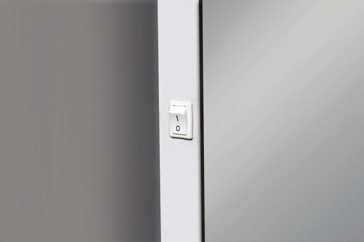 Produktbild Schneider ARANGA LED Lichtspiegel, mit Spiegelheizung und Steckdose, 915x48x700mm, Lichtbänder oben