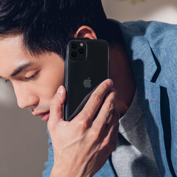 Actual product image Moshi Vitros for iPhone 11 Pro Max - Ultra slim case protection - Raven Black (Apple iPhone 11 Pro Max)