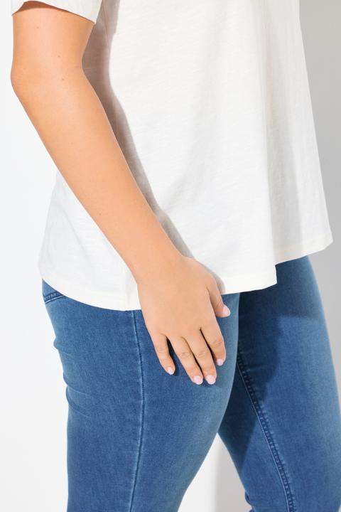 Image du produit Ulla Popken T-shirt avec broderie, décolleté en V et manches courtes chauve-souris, coupe Classic Fit (50, 52)