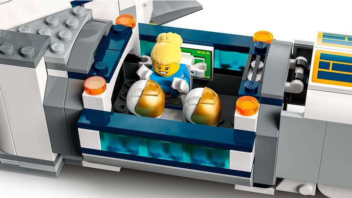 Actual product image LEGO Lunar Research Base (60350, LEGO City)