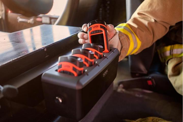 Produktbild SeeK Ladestation Multi-Charge für Reveal FirePRO X, 4, 230 V (1 Stk.)