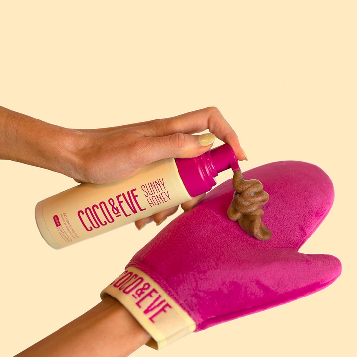 Image du produit Coco & Eve Sunny Honey Soft Velvet Tanning Mitt