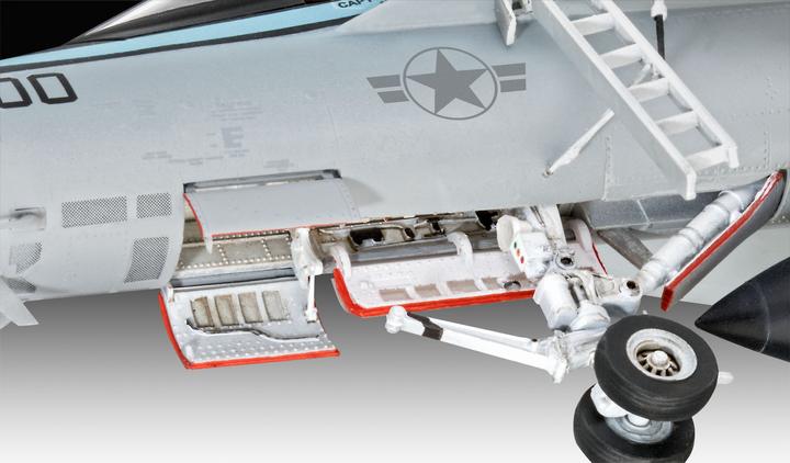 Actual product image Revell F/A-18E Super Hornet Top Gun