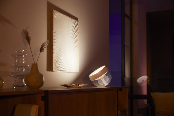 Actual product image Philips Hue Iris BT (570 lm)