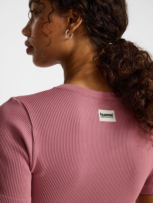 Actual product image hummel hmlPULSE SEAMLESS RIB W T-SHIRT S/S (L)