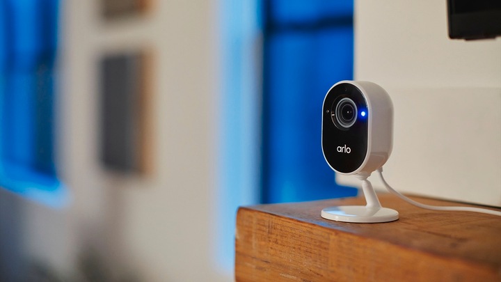 Produktbild Arlo Essential Indoor Kamera, weiss (1920 x 1080 Pixels)